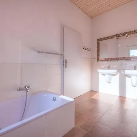 Ferienhaus Kondor 253 *